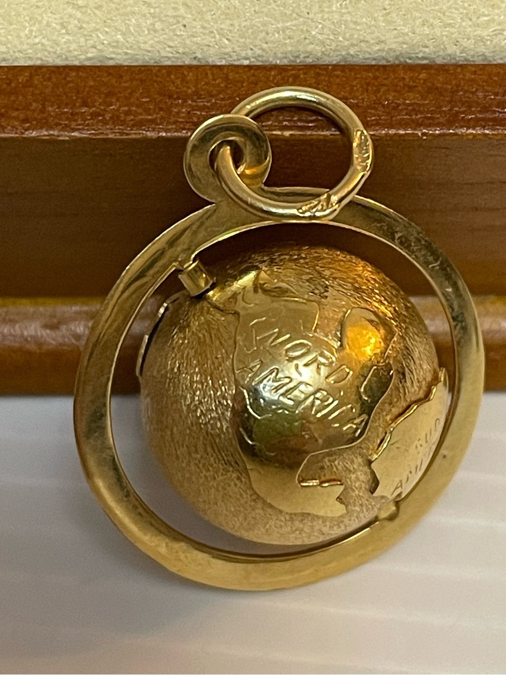 Vintage Italian 18K Yellow Gold Globe Charm Pendant Authentic